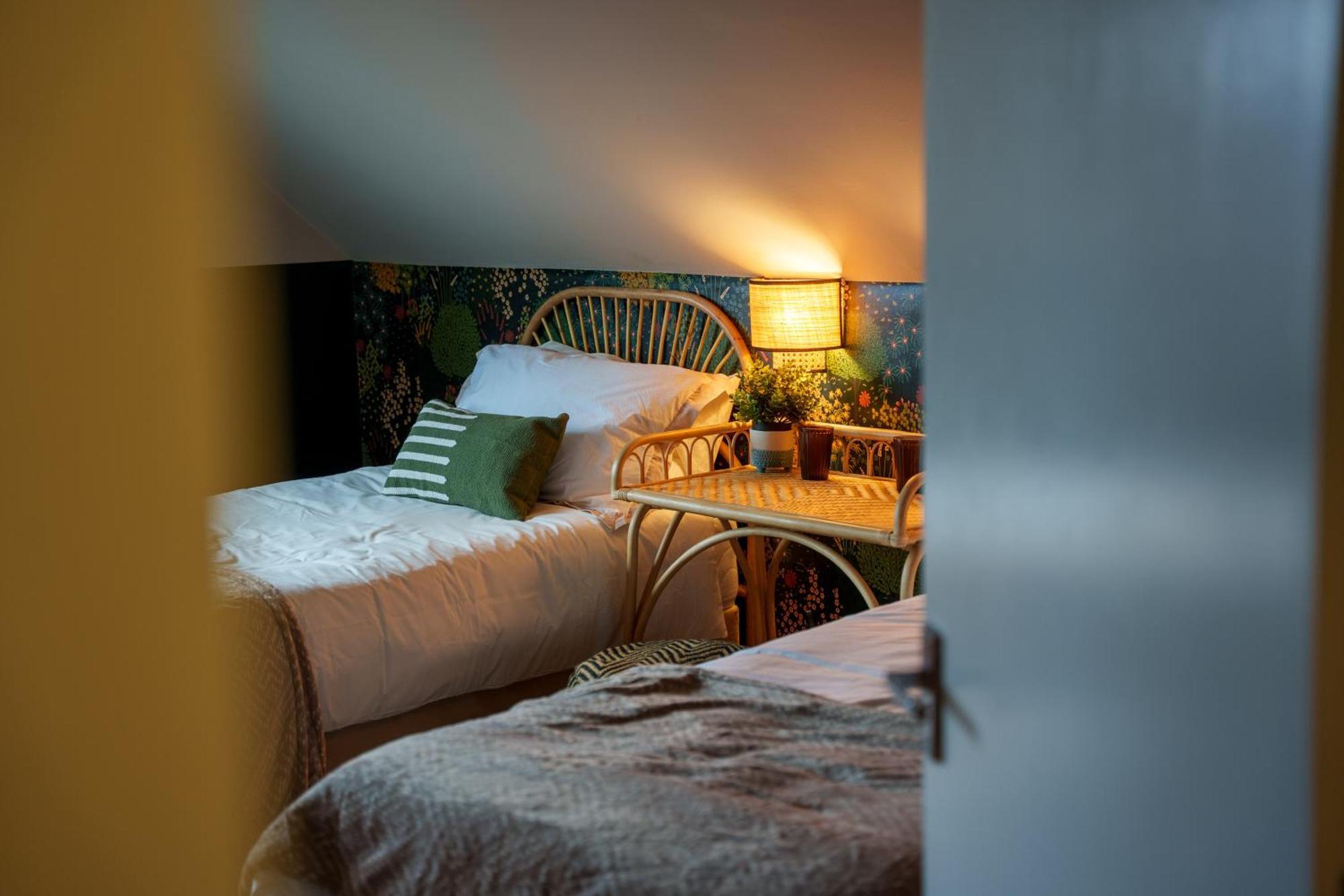 Stay With Airhgt @ Luxe Apartment In Central ฮาร์โรเกต ภายนอก รูปภาพ