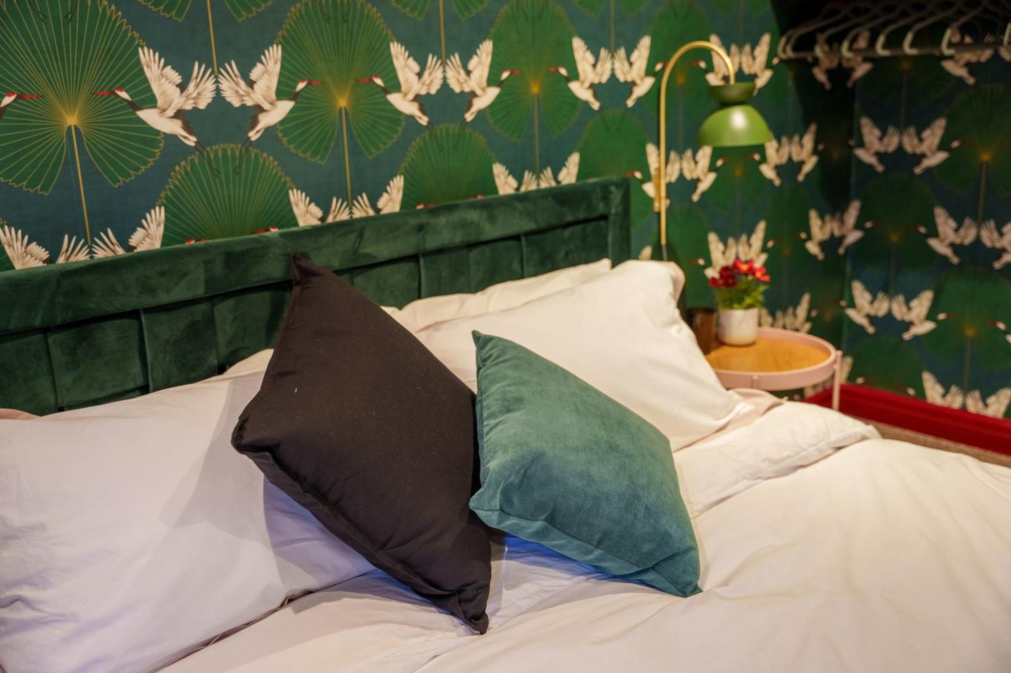 Stay With Airhgt @ Luxe Apartment In Central ฮาร์โรเกต ภายนอก รูปภาพ