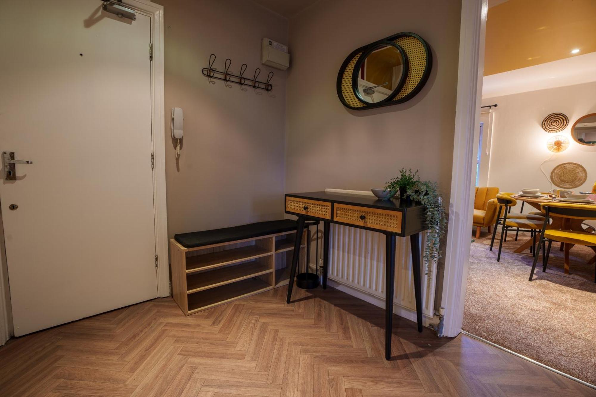 Stay With Airhgt @ Luxe Apartment In Central ฮาร์โรเกต ภายนอก รูปภาพ