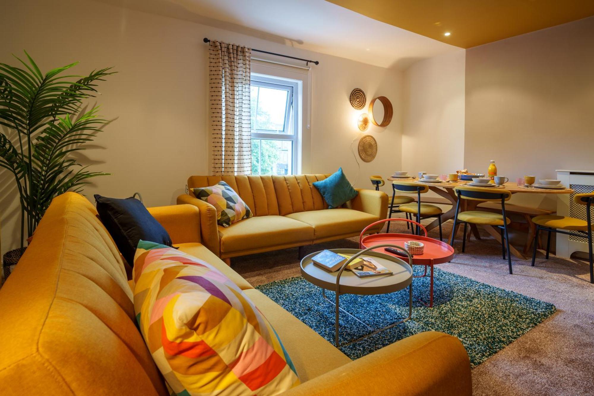 Stay With Airhgt @ Luxe Apartment In Central ฮาร์โรเกต ภายนอก รูปภาพ