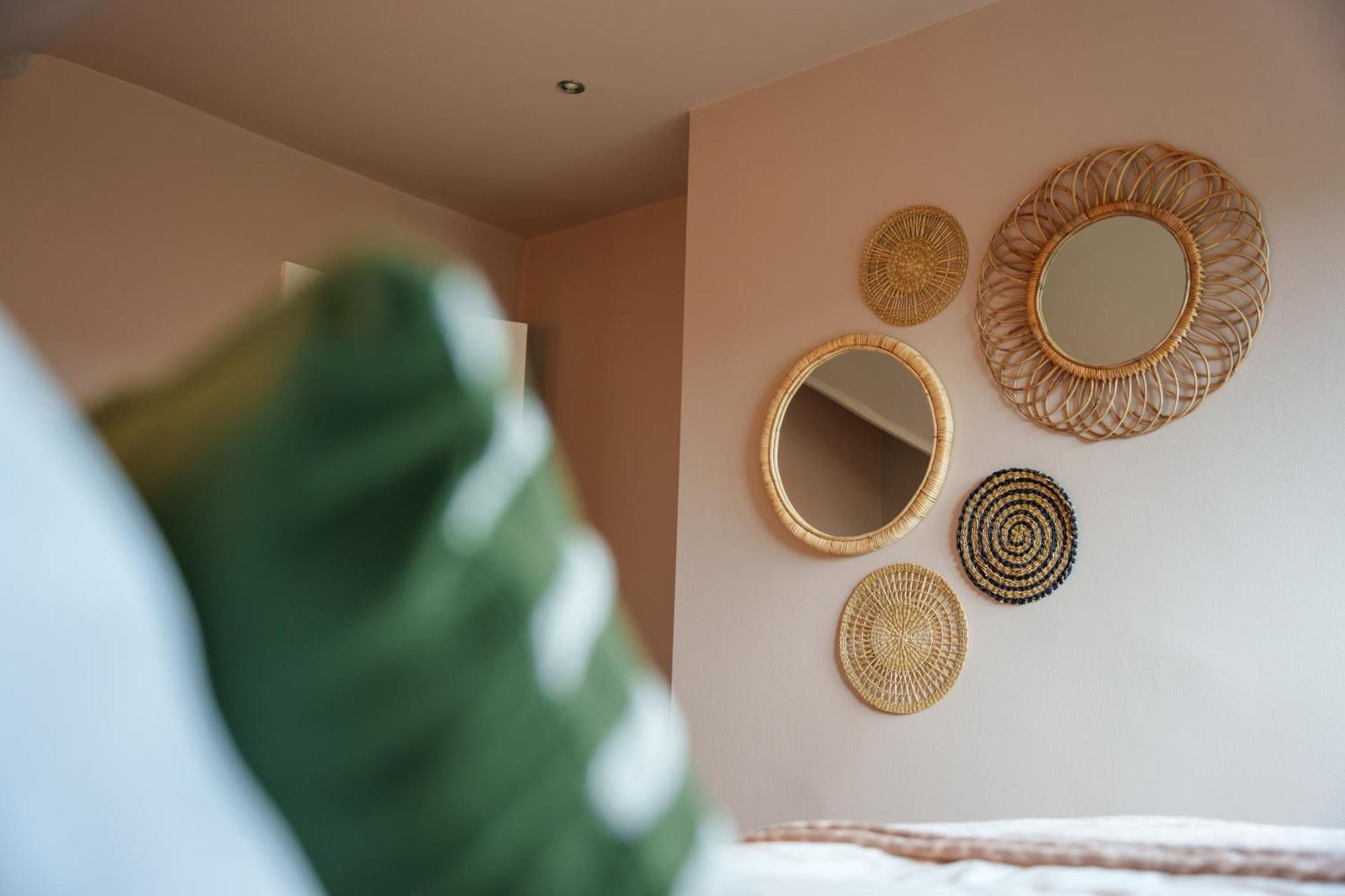 Stay With Airhgt @ Luxe Apartment In Central ฮาร์โรเกต ภายนอก รูปภาพ